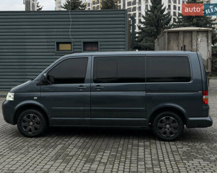 Сірий Фольксваген Мультиван, об'ємом двигуна 2.46 л та пробігом 322 тис. км за 16000 $, фото 7 на Automoto.ua