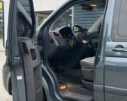 Сірий Фольксваген Мультиван, об'ємом двигуна 2.46 л та пробігом 322 тис. км за 16000 $, фото 8 на Automoto.ua