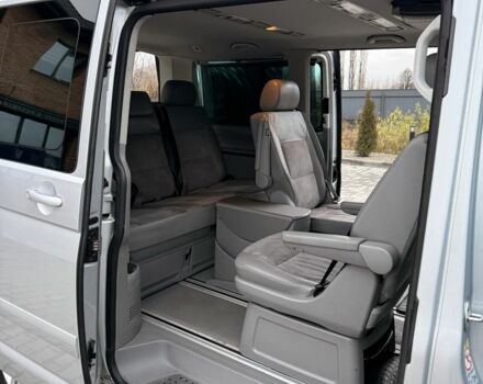 Сірий Фольксваген Мультиван, об'ємом двигуна 2.5 л та пробігом 356 тис. км за 12100 $, фото 13 на Automoto.ua