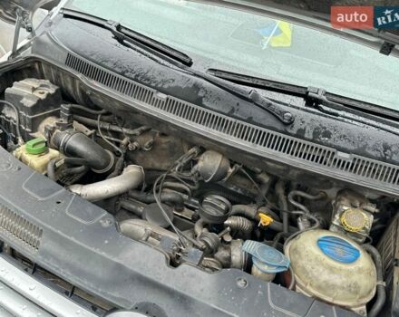 Сірий Фольксваген Мультиван, об'ємом двигуна 2.5 л та пробігом 514 тис. км за 15120 $, фото 4 на Automoto.ua