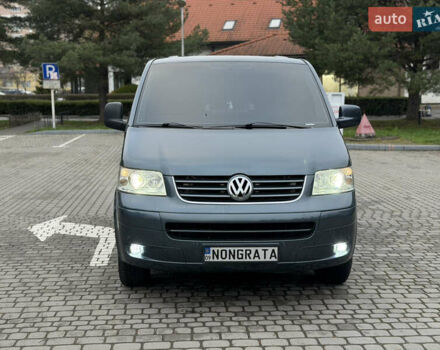 Сірий Фольксваген Мультиван, об'ємом двигуна 2.46 л та пробігом 322 тис. км за 16000 $, фото 2 на Automoto.ua