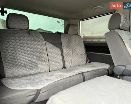 Серый Фольксваген Мультиван, объемом двигателя 2.5 л и пробегом 322 тыс. км за 14350 $, фото 15 на Automoto.ua