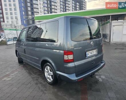 Серый Фольксваген Мультиван, объемом двигателя 2.5 л и пробегом 270 тыс. км за 14000 $, фото 4 на Automoto.ua