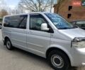 Серый Фольксваген Мультиван, объемом двигателя 2.5 л и пробегом 264 тыс. км за 16000 $, фото 3 на Automoto.ua