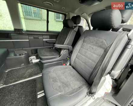 Сірий Фольксваген Мультиван, об'ємом двигуна 2.46 л та пробігом 330 тис. км за 18500 $, фото 6 на Automoto.ua