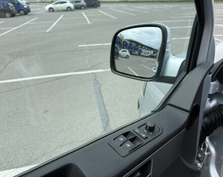 Серый Фольксваген Мультиван, объемом двигателя 2.5 л и пробегом 260 тыс. км за 13800 $, фото 7 на Automoto.ua