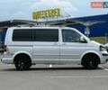 Серый Фольксваген Мультиван, объемом двигателя 2.5 л и пробегом 260 тыс. км за 13800 $, фото 2 на Automoto.ua
