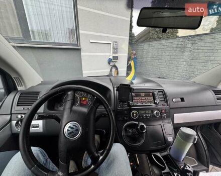 Серый Фольксваген Мультиван, объемом двигателя 2.5 л и пробегом 270 тыс. км за 14000 $, фото 8 на Automoto.ua