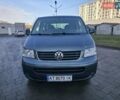 Серый Фольксваген Мультиван, объемом двигателя 2.5 л и пробегом 270 тыс. км за 14000 $, фото 2 на Automoto.ua