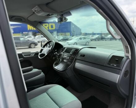 Серый Фольксваген Мультиван, объемом двигателя 2.5 л и пробегом 260 тыс. км за 13800 $, фото 12 на Automoto.ua