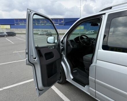 Серый Фольксваген Мультиван, объемом двигателя 2.5 л и пробегом 260 тыс. км за 13800 $, фото 6 на Automoto.ua