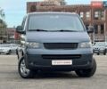 Серый Фольксваген Мультиван, объемом двигателя 2.5 л и пробегом 250 тыс. км за 14499 $, фото 1 на Automoto.ua