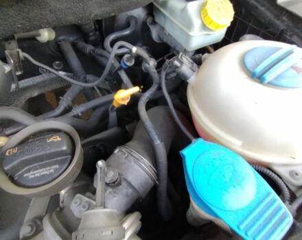 Серый Фольксваген Мультиван, объемом двигателя 2.5 л и пробегом 277 тыс. км за 16000 $, фото 2 на Automoto.ua