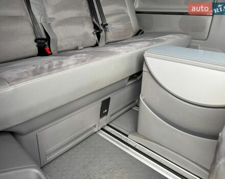 Серый Фольксваген Мультиван, объемом двигателя 2.5 л и пробегом 250 тыс. км за 14499 $, фото 35 на Automoto.ua