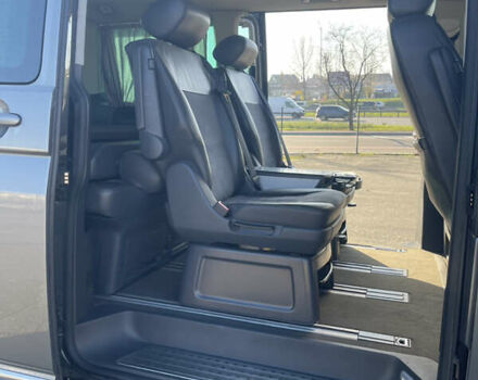 Сірий Фольксваген Мультиван, об'ємом двигуна 2 л та пробігом 291 тис. км за 21300 $, фото 4 на Automoto.ua