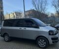 Сірий Фольксваген Мультиван, об'ємом двигуна 2 л та пробігом 285 тис. км за 9000 $, фото 1 на Automoto.ua