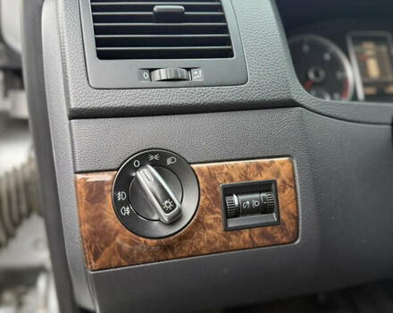 Серый Фольксваген Мультиван, объемом двигателя 1.98 л и пробегом 198 тыс. км за 22000 $, фото 51 на Automoto.ua