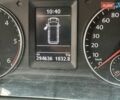 Серый Фольксваген Мультиван, объемом двигателя 2 л и пробегом 300 тыс. км за 21500 $, фото 12 на Automoto.ua