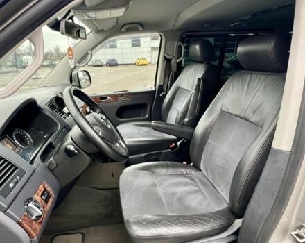 Сірий Фольксваген Мультиван, об'ємом двигуна 2 л та пробігом 380 тис. км за 23000 $, фото 4 на Automoto.ua