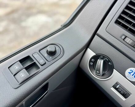 Серый Фольксваген Мультиван, объемом двигателя 2 л и пробегом 154 тыс. км за 9200 $, фото 14 на Automoto.ua