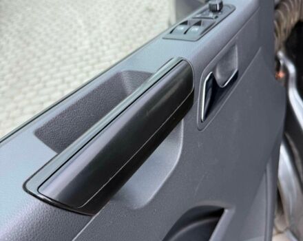 Сірий Фольксваген Мультиван, об'ємом двигуна 2 л та пробігом 253 тис. км за 9500 $, фото 13 на Automoto.ua