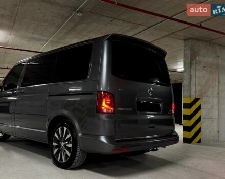 Серый Фольксваген Мультиван, объемом двигателя 2 л и пробегом 250 тыс. км за 25000 $, фото 3 на Automoto.ua