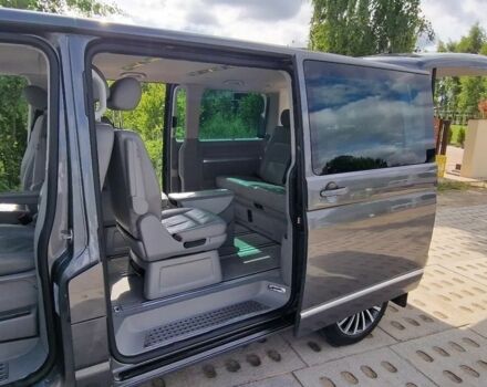 Серый Фольксваген Мультиван, объемом двигателя 2 л и пробегом 222 тыс. км за 8300 $, фото 5 на Automoto.ua