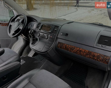 Сірий Фольксваген Мультиван, об'ємом двигуна 2 л та пробігом 152 тис. км за 25700 $, фото 5 на Automoto.ua