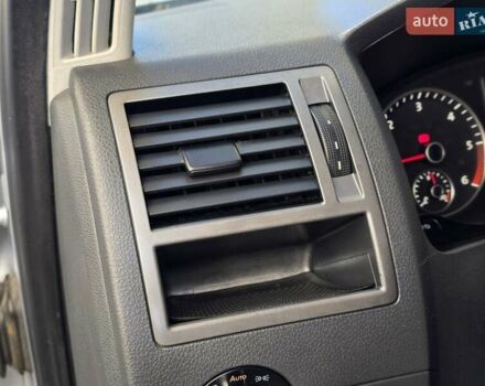 Серый Фольксваген Мультиван, объемом двигателя 1.97 л и пробегом 235 тыс. км за 19499 $, фото 39 на Automoto.ua