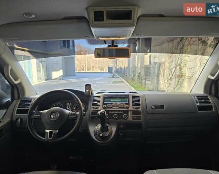 Серый Фольксваген Мультиван, объемом двигателя 1.97 л и пробегом 235 тыс. км за 19499 $, фото 1 на Automoto.ua