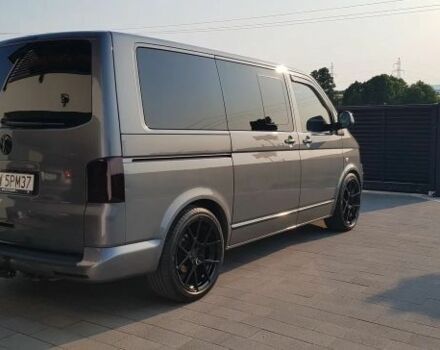 Серый Фольксваген Мультиван, объемом двигателя 2 л и пробегом 130 тыс. км за 9200 $, фото 2 на Automoto.ua