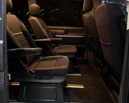 Сірий Фольксваген Мультиван, об'ємом двигуна 1.98 л та пробігом 300 тис. км за 25900 $, фото 13 на Automoto.ua