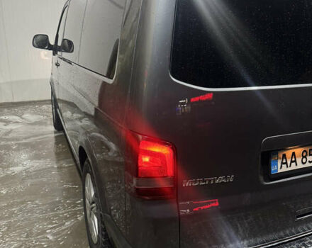 Серый Фольксваген Мультиван, объемом двигателя 1.98 л и пробегом 300 тыс. км за 23000 $, фото 2 на Automoto.ua