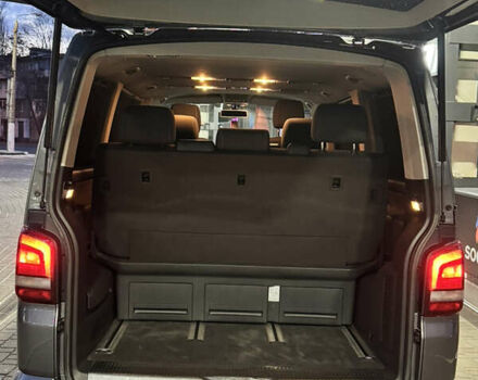 Сірий Фольксваген Мультиван, об'ємом двигуна 1.98 л та пробігом 300 тис. км за 25900 $, фото 16 на Automoto.ua