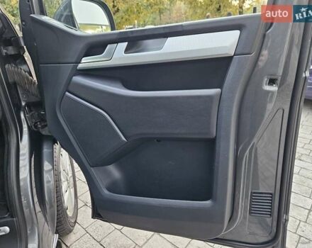 Серый Фольксваген Мультиван, объемом двигателя 1.97 л и пробегом 206 тыс. км за 43890 $, фото 44 на Automoto.ua