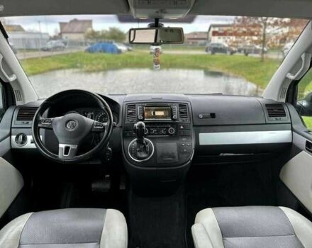 Серый Фольксваген Мультиван, объемом двигателя 2 л и пробегом 180 тыс. км за 9900 $, фото 6 на Automoto.ua