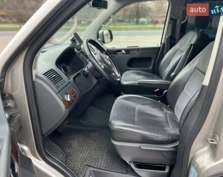 Серый Фольксваген Мультиван, объемом двигателя 1.97 л и пробегом 240 тыс. км за 29999 $, фото 10 на Automoto.ua