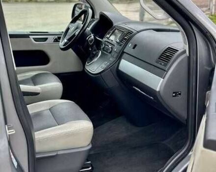 Серый Фольксваген Мультиван, объемом двигателя 2 л и пробегом 180 тыс. км за 9900 $, фото 9 на Automoto.ua