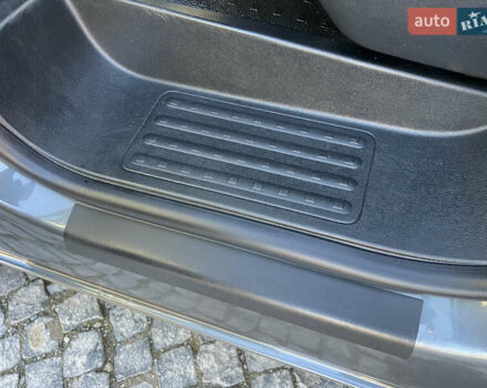 Серый Фольксваген Мультиван, объемом двигателя 2 л и пробегом 209 тыс. км за 27900 $, фото 48 на Automoto.ua