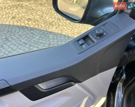 Серый Фольксваген Мультиван, объемом двигателя 2 л и пробегом 209 тыс. км за 27900 $, фото 43 на Automoto.ua