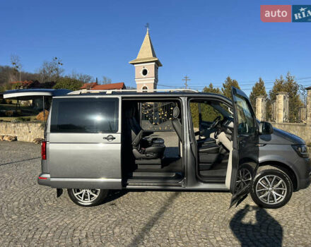 Серый Фольксваген Мультиван, объемом двигателя 2 л и пробегом 209 тыс. км за 27900 $, фото 70 на Automoto.ua