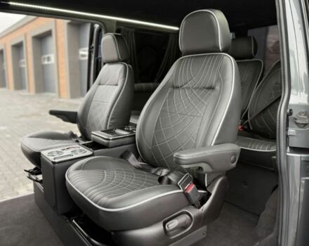 Серый Фольксваген Мультиван, объемом двигателя 2 л и пробегом 209 тыс. км за 27900 $, фото 9 на Automoto.ua