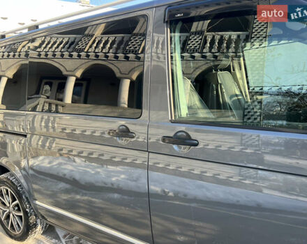 Сірий Фольксваген Мультиван, об'ємом двигуна 2 л та пробігом 210 тис. км за 27900 $, фото 27 на Automoto.ua