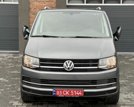 Серый Фольксваген Мультиван, объемом двигателя 2 л и пробегом 209 тыс. км за 27900 $, фото 1 на Automoto.ua