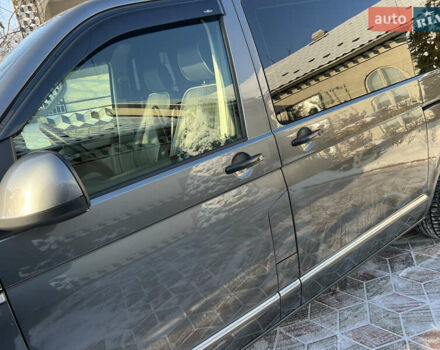 Сірий Фольксваген Мультиван, об'ємом двигуна 2 л та пробігом 210 тис. км за 27900 $, фото 26 на Automoto.ua