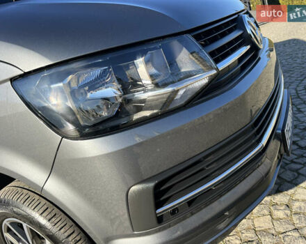 Серый Фольксваген Мультиван, объемом двигателя 2 л и пробегом 209 тыс. км за 27900 $, фото 31 на Automoto.ua