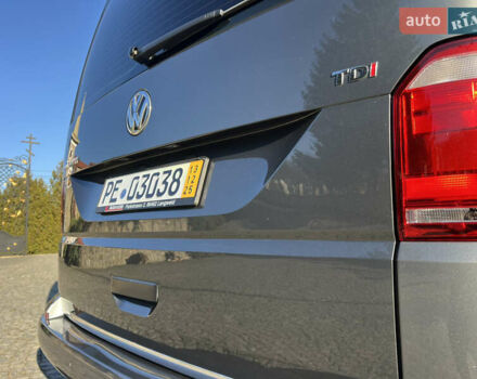 Серый Фольксваген Мультиван, объемом двигателя 2 л и пробегом 209 тыс. км за 27900 $, фото 28 на Automoto.ua