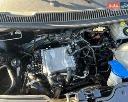 Сірий Фольксваген Мультиван, об'ємом двигуна 2 л та пробігом 209 тис. км за 27900 $, фото 74 на Automoto.ua