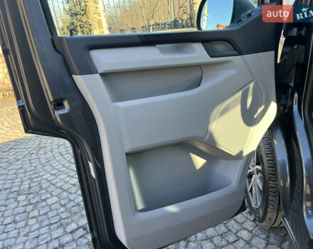 Сірий Фольксваген Мультиван, об'ємом двигуна 2 л та пробігом 209 тис. км за 27900 $, фото 47 на Automoto.ua