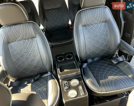 Сірий Фольксваген Мультиван, об'ємом двигуна 2 л та пробігом 209 тис. км за 27900 $, фото 4 на Automoto.ua